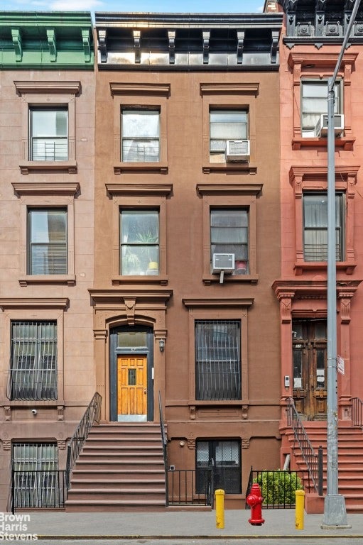 Sold $1,975,000 • Co-Listing Agent