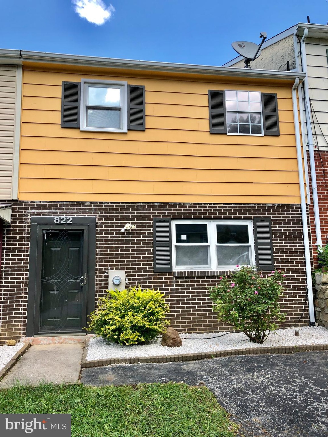 822 Beaver Ln, Reading, PA 19606 - photo 1