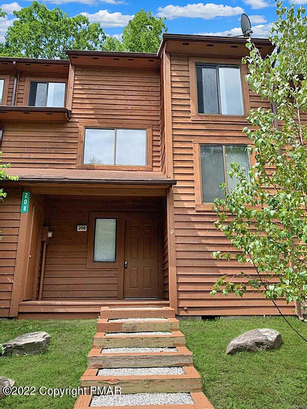 208 Falls Cir, Bushkill, PA 18324 - photo 1