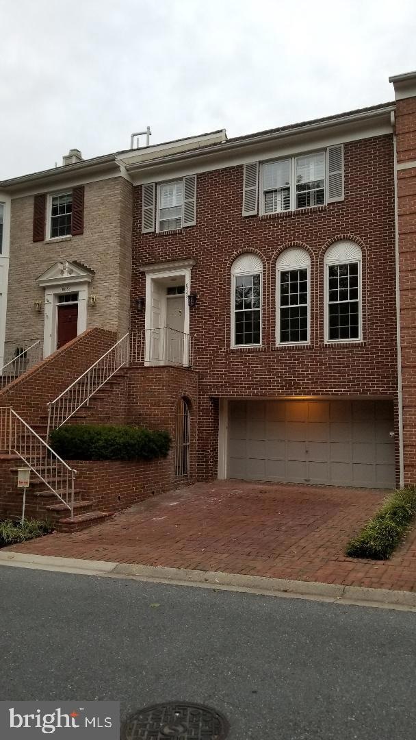 8049 Rising Ridge Rd, Bethesda, MD 20817 - photo 1