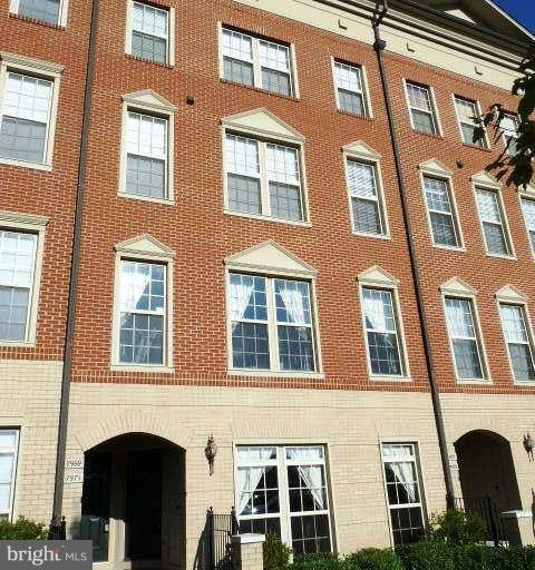 7969 Crescent Park Dr unit 162, Gainesville, VA 20155 - photo 1