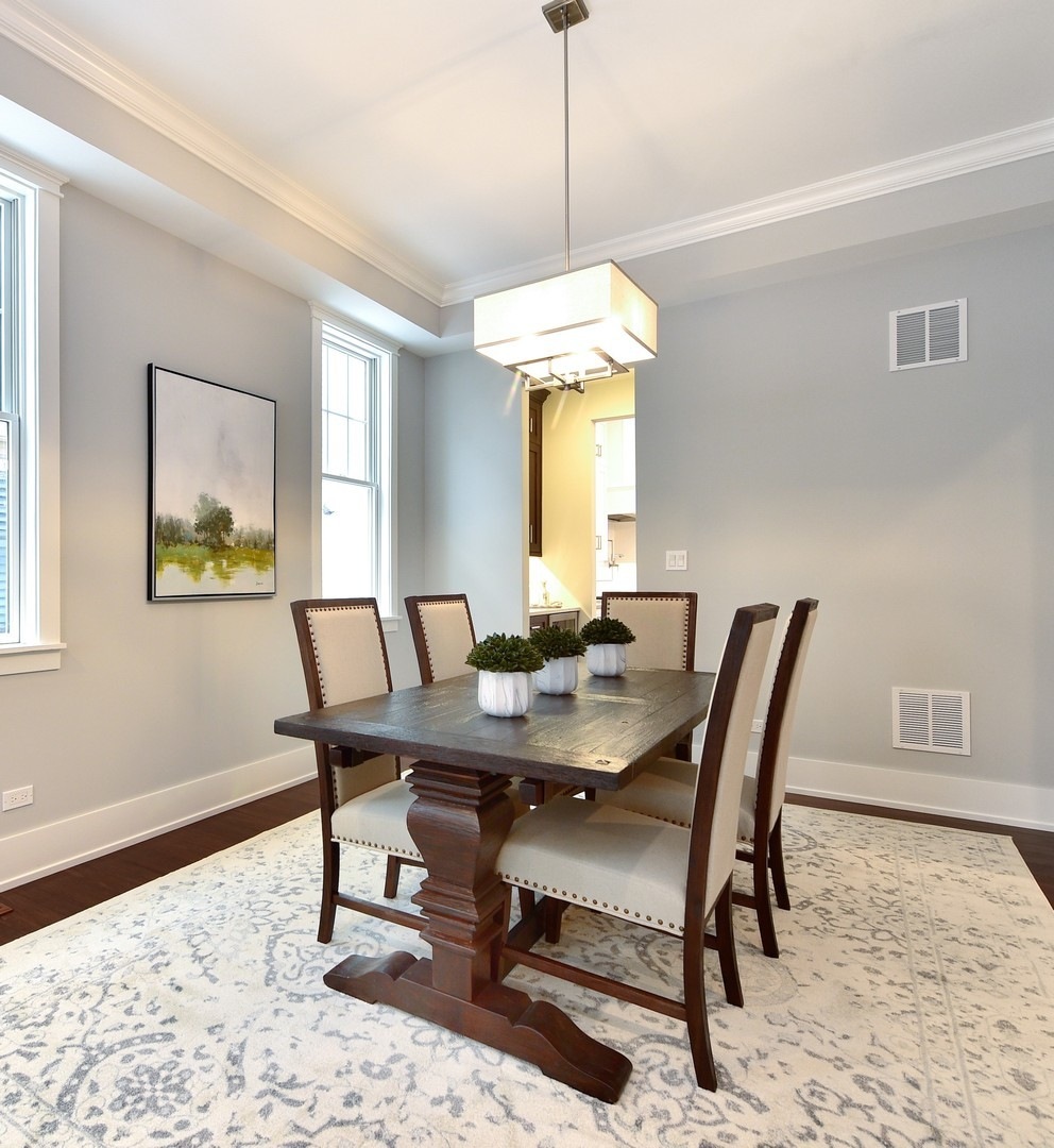 271 E 3rd St, Elmhurst, IL 60126 - photo 1