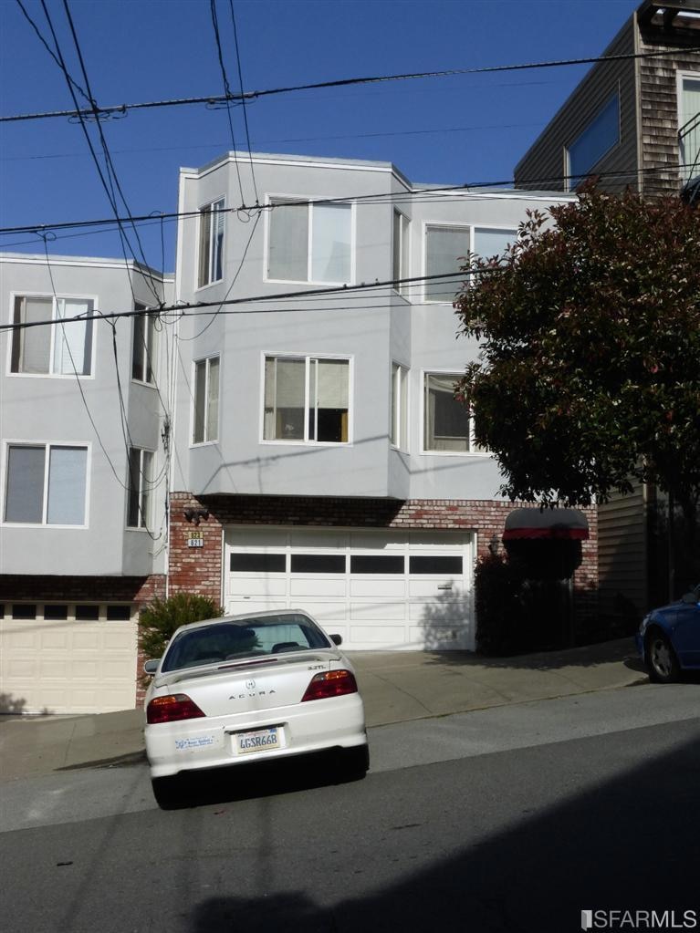 Pano view duplex with bonus rooms.