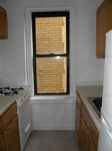 9 Glover Ave unit 4F, Yonkers, NY 10704 - photo 1