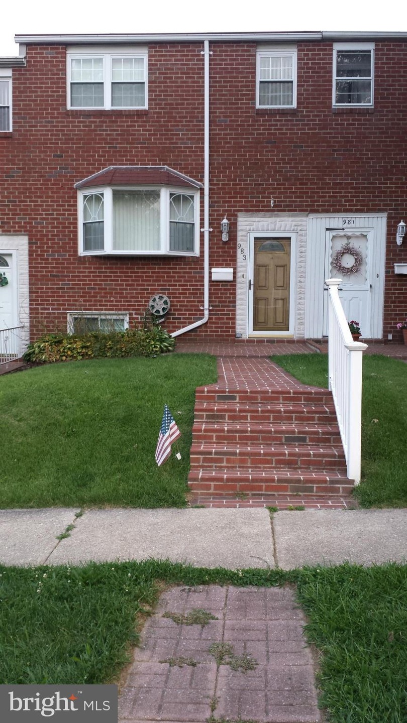 983 Regina Dr, Halethorpe, MD 21227 - photo 1