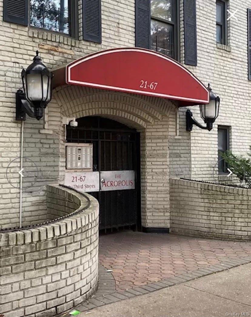 21-67 33 St unit 4G, Astoria, NY 11105 - photo 1