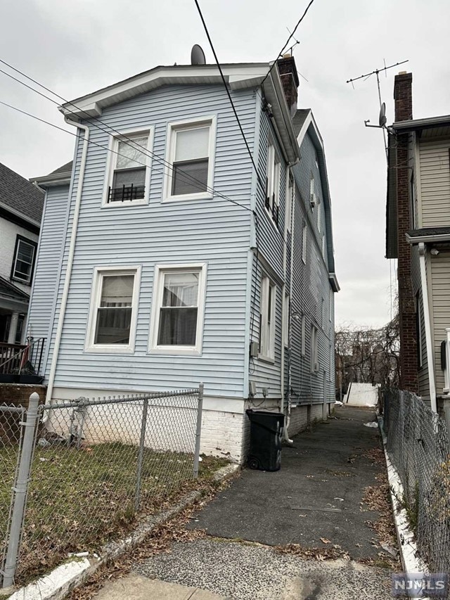 1043 Hunterdon St, Newark, NJ 07112 - photo 1