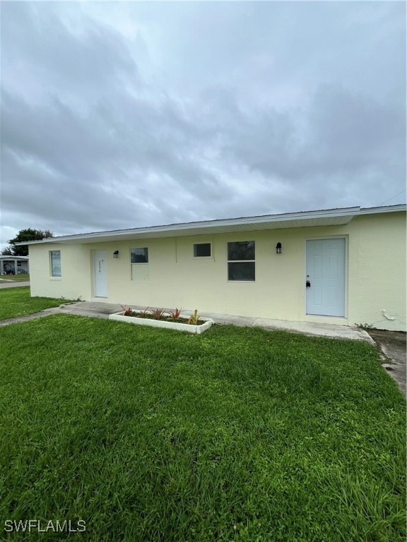 View of front of property featuring a front lawn