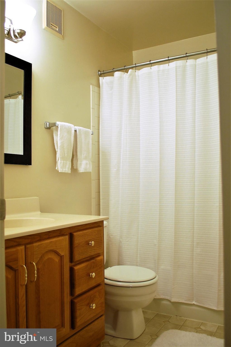 5 Pickering Ct unit 102, Germantown, MD 20874 - photo 1