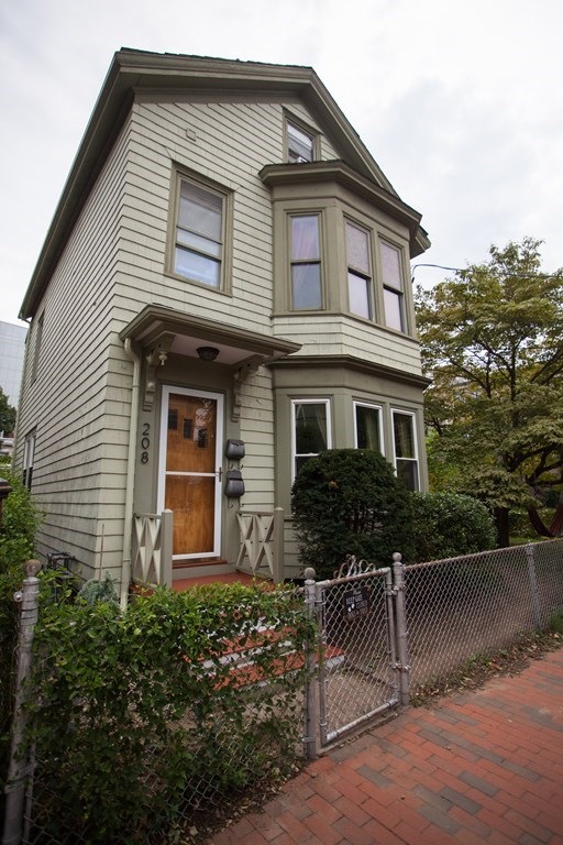 208 Pearl St unit 1, Cambridge, MA 02139 - photo 1