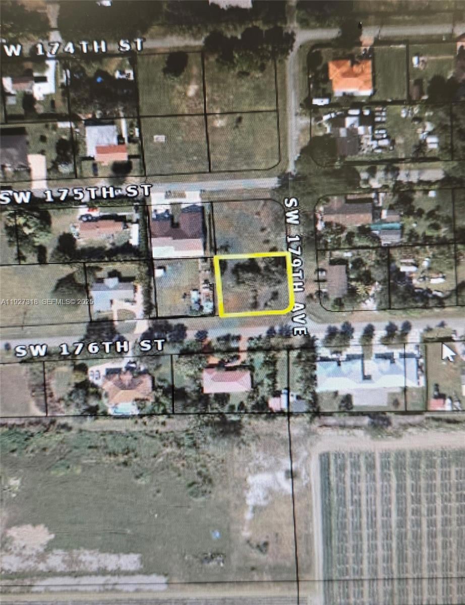 176 SW 179, Miami, FL 33187 - photo 1