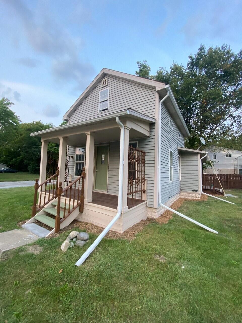 323 N 10th front photo