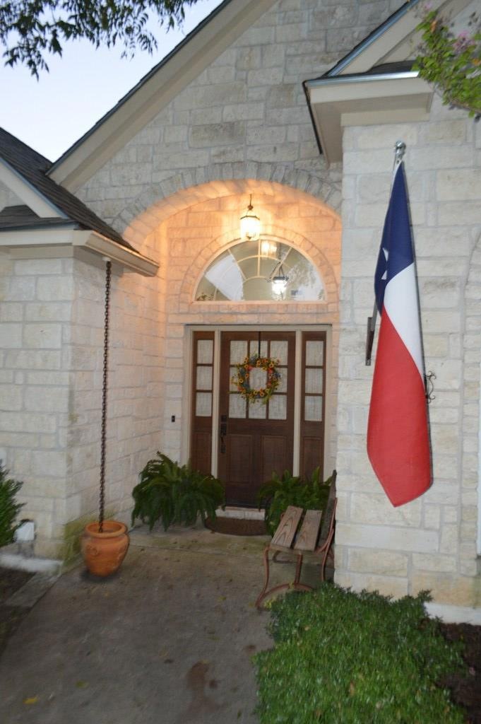 607 Persimmon Ct, Fredericksburg, TX 78624 - photo 1