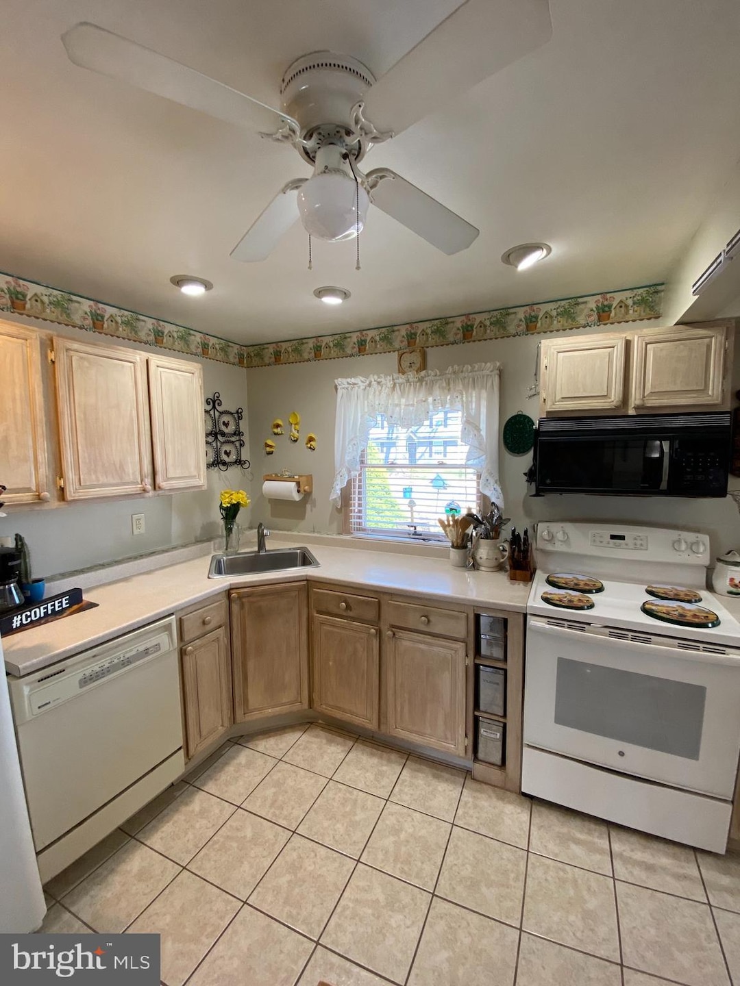 31 Rolling Ln, Levittown, PA 19055 - photo 1