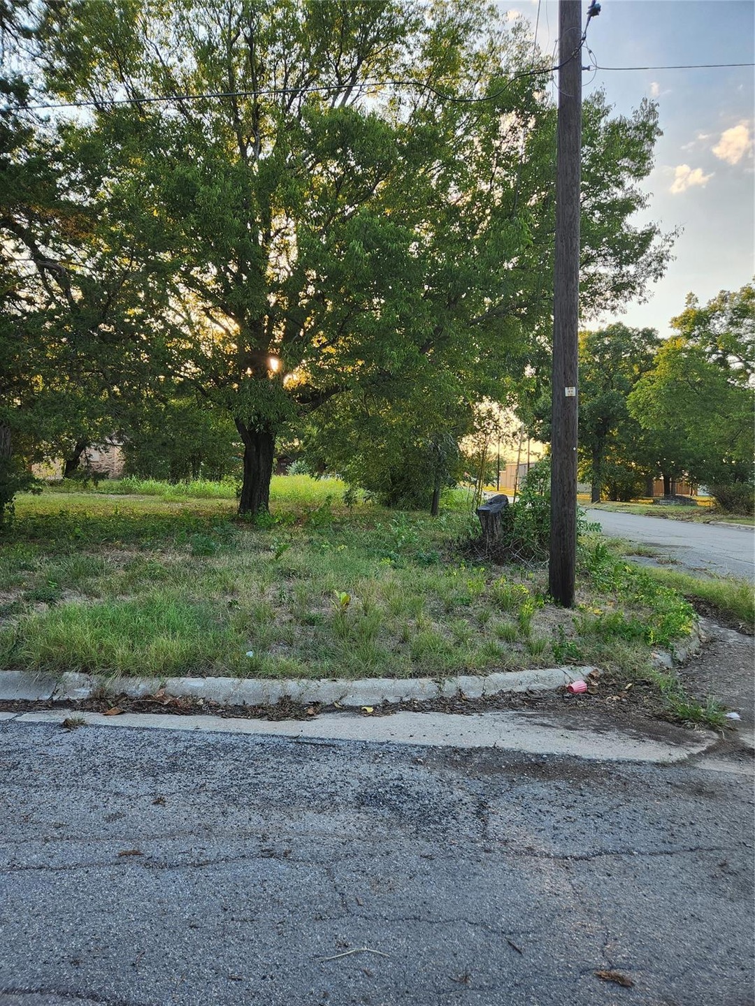 735 Buck St, Gainesville, TX 76240 - photo 1