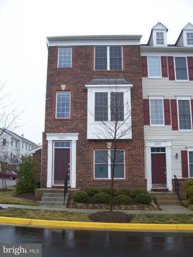 42836 Smallwood Terrace unit 27A, Chantilly, VA 20152 - photo 1