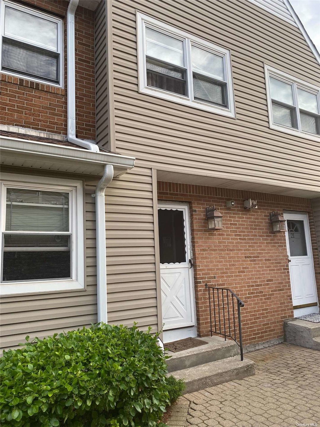 280 Franklin Ave unit 23, Franklin Square, NY 11010 - photo 1