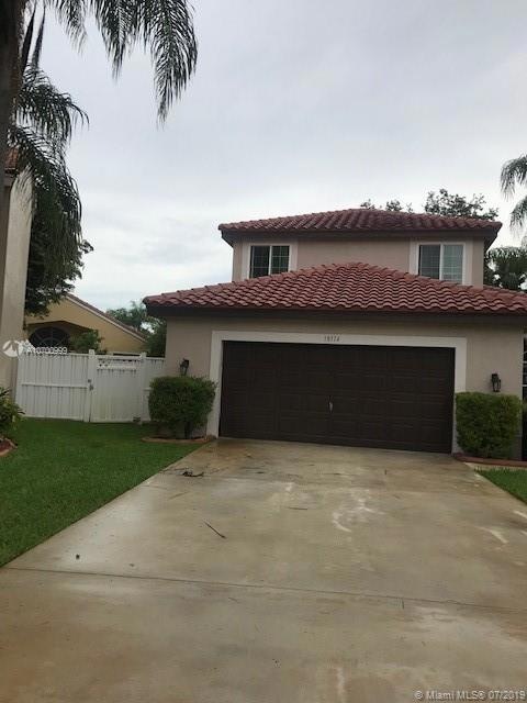 Front Exterior /Driveway