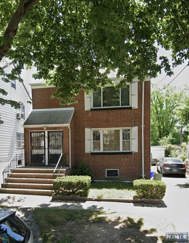 466 Clinton Place, Newark, NJ 07112 - photo 1