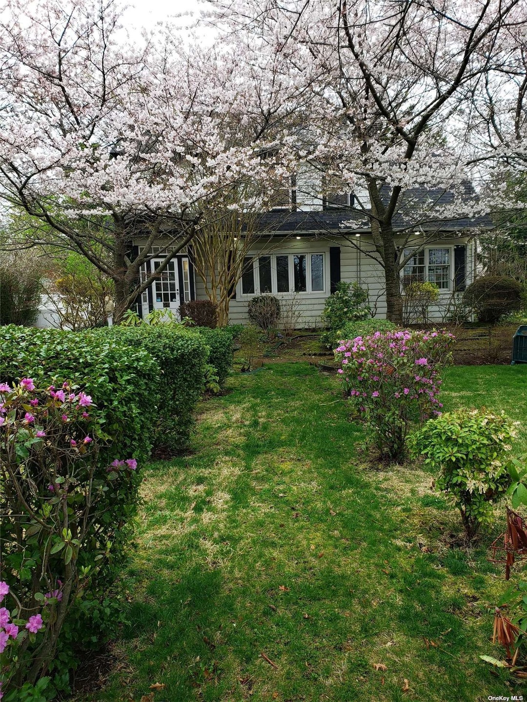 90 Cathedral Ave, Hempstead, NY 11550 - photo 1