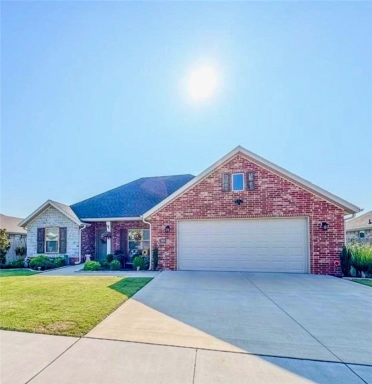 984 Sugar Pine St, Tontitown, AR 72762 - photo 1