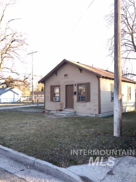 911 E Sheridan Ave, Nampa, ID 83686 - photo 1