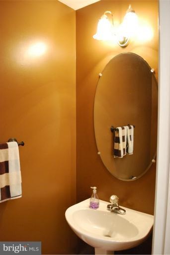 6010 Jerrys Dr, Columbia, MD 21044 - photo 1