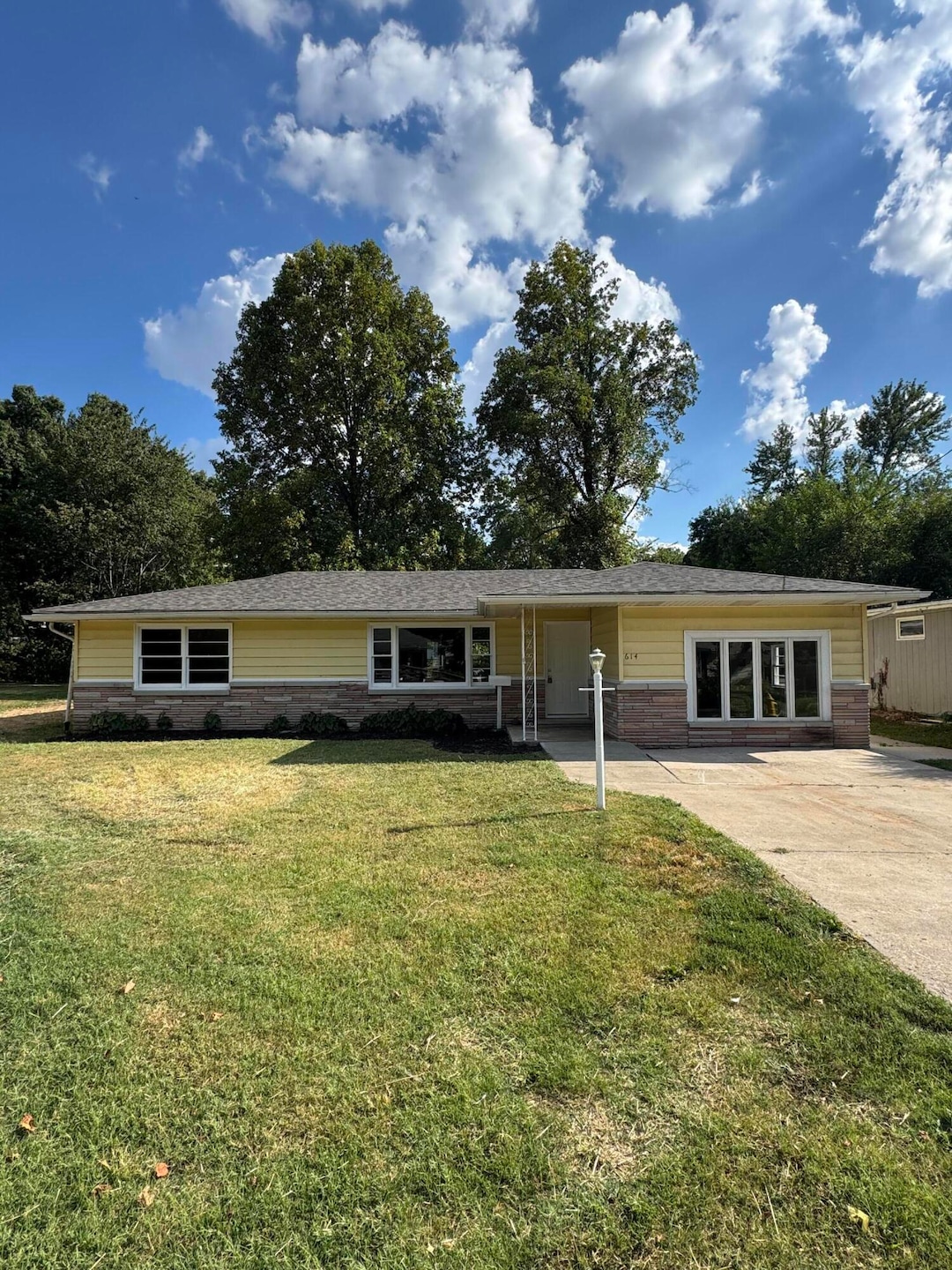 614 W Kerr St, Springfield, MO 65803 - photo 1