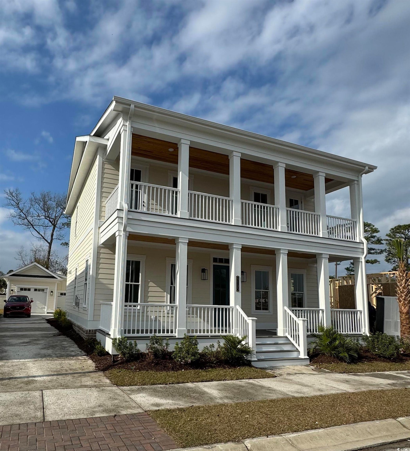 Sold $923,684 • Co-Listing Agent