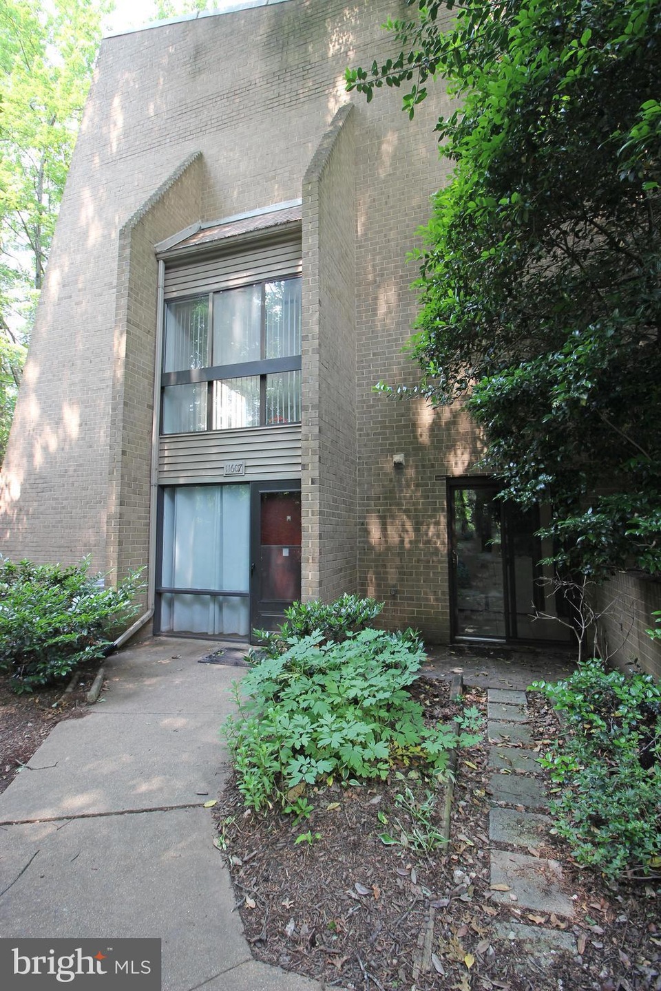 11607 Windbluff Ct, Reston, VA 20191 - photo 1