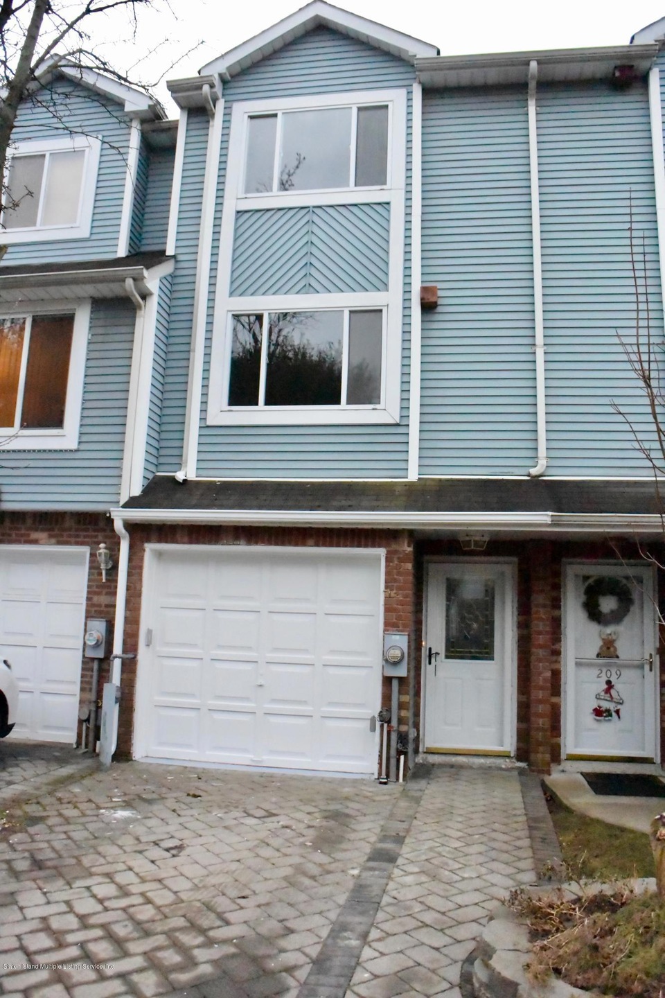 211 Pembrook Loop, Staten Island, NY 10309 - photo 1