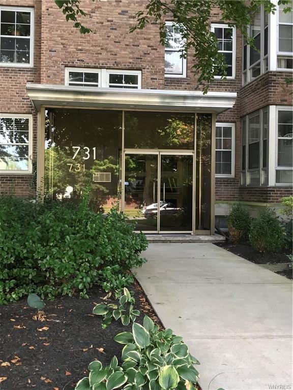 731 W. Ferry - Front Door