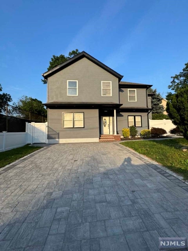 Sold $685,000 • Co-Listing Agent