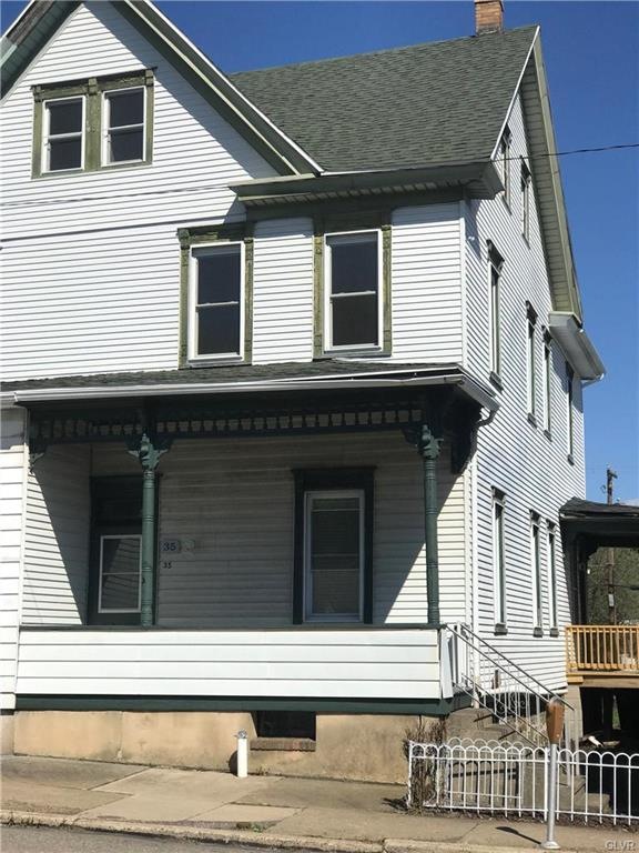 Front view of home.