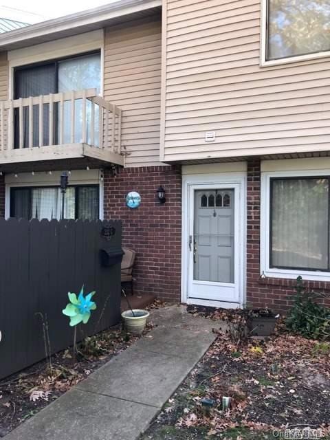 232C Springmeadow Dr unit C, Holbrook, NY 11741 - photo 1