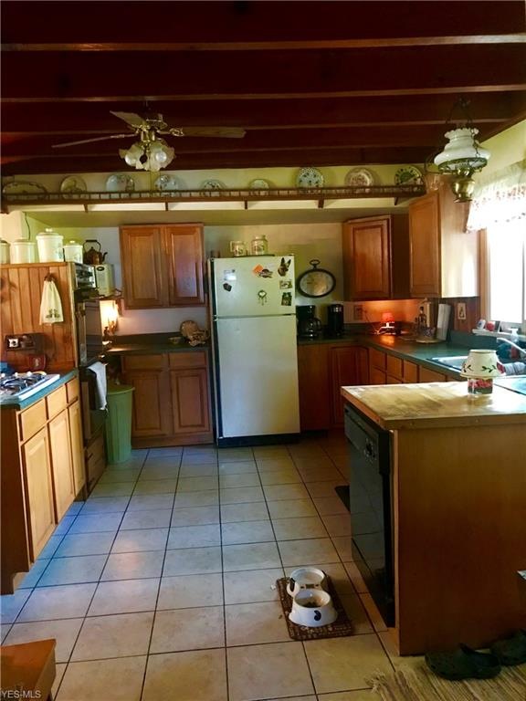 99 Daniels Ave, Conneaut, OH 44030 - photo 1