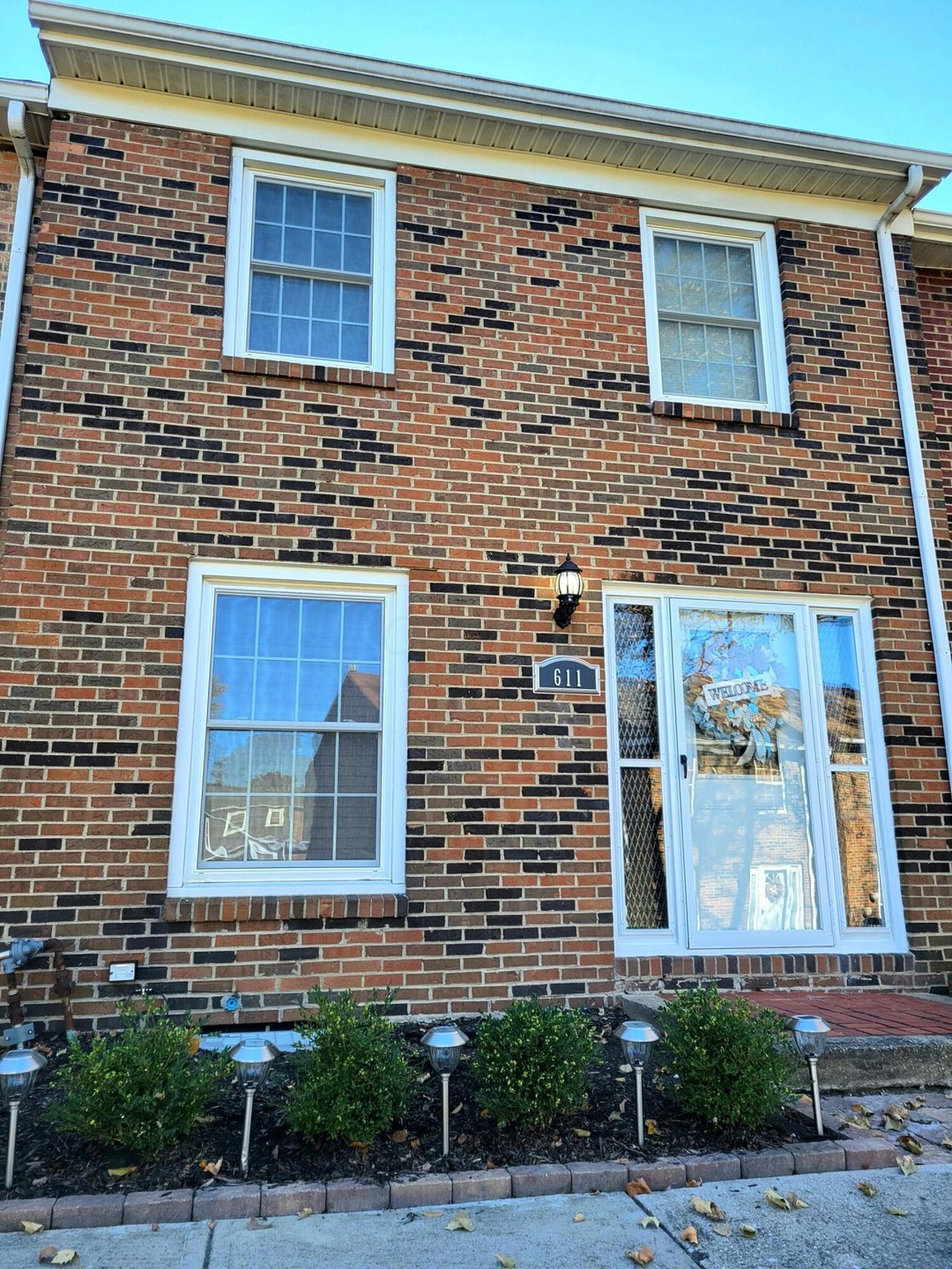 611 Dlyn St, Columbus, OH 43228 - photo 1