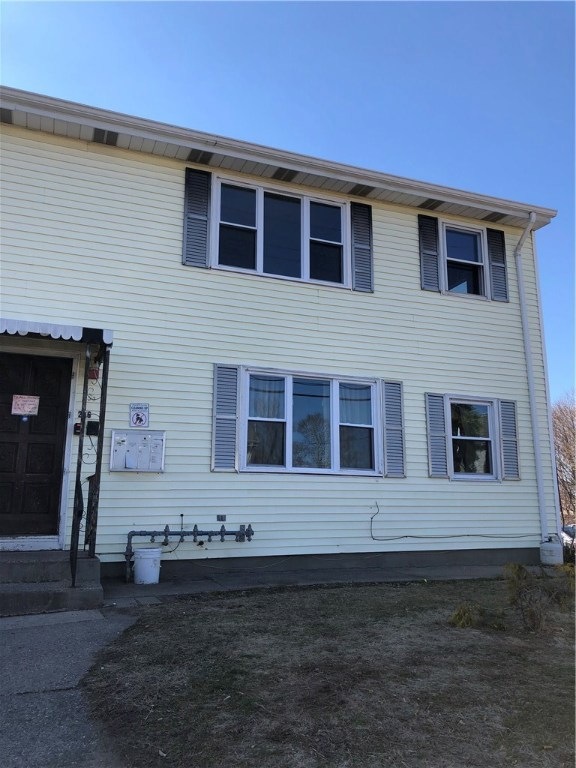 266 High St unit Upper R, Cumberland, RI 02864 - photo 1