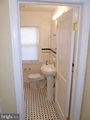 825 Lyndhurst St, Baltimore, MD 21229 - photo 1