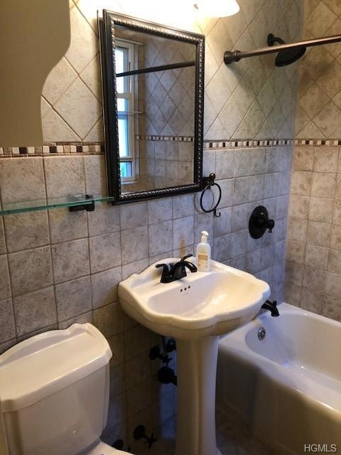 18 Wainwright Ave unit 1c, Yonkers, NY 10710 - photo 1