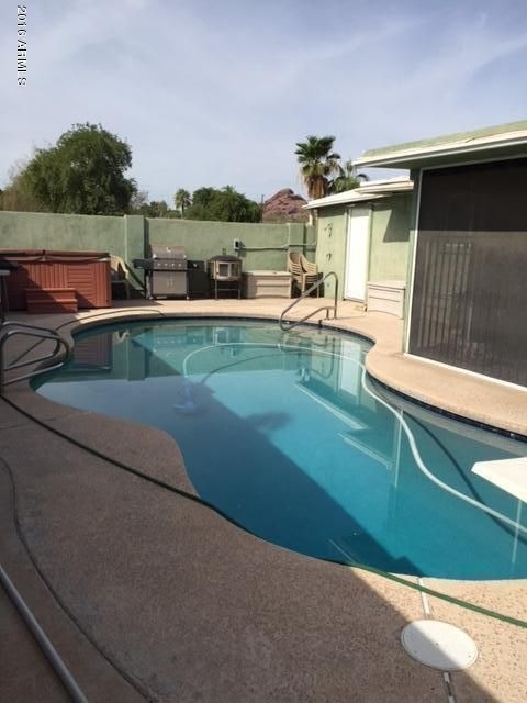Diving and Play Pool