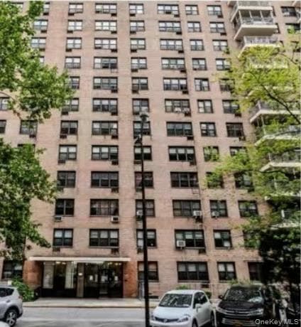 Carlyle Skyline Towers unit 8N, Flushing, NY 11355 - photo 1