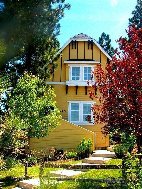 1378 NW Mt Washington Dr, Bend, OR 97701 - photo 1