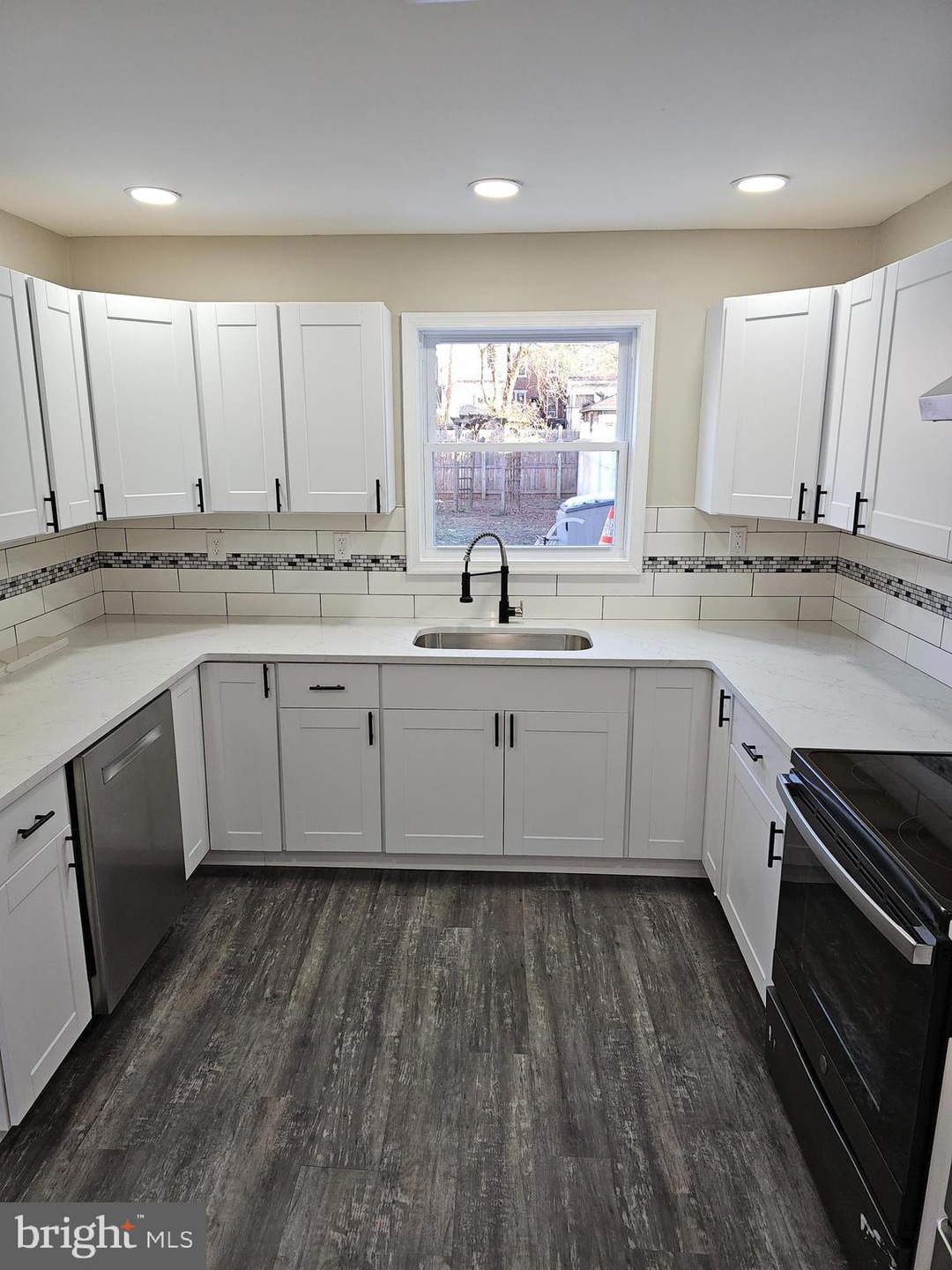 13 Walnut St, Pottstown, PA 19464 - photo 1