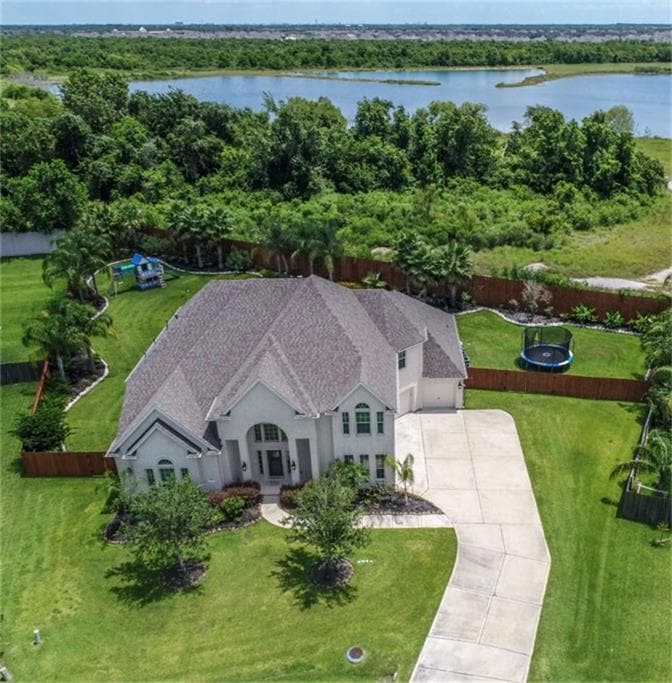 2220 Lakeway Dr, Friendswood, TX 77546 - photo 1