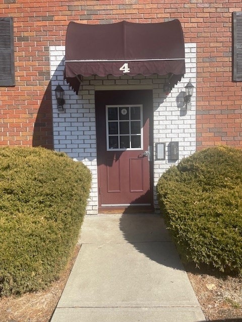 4 Maple Crest Cir unit E, Holyoke, MA 01040 - photo 1