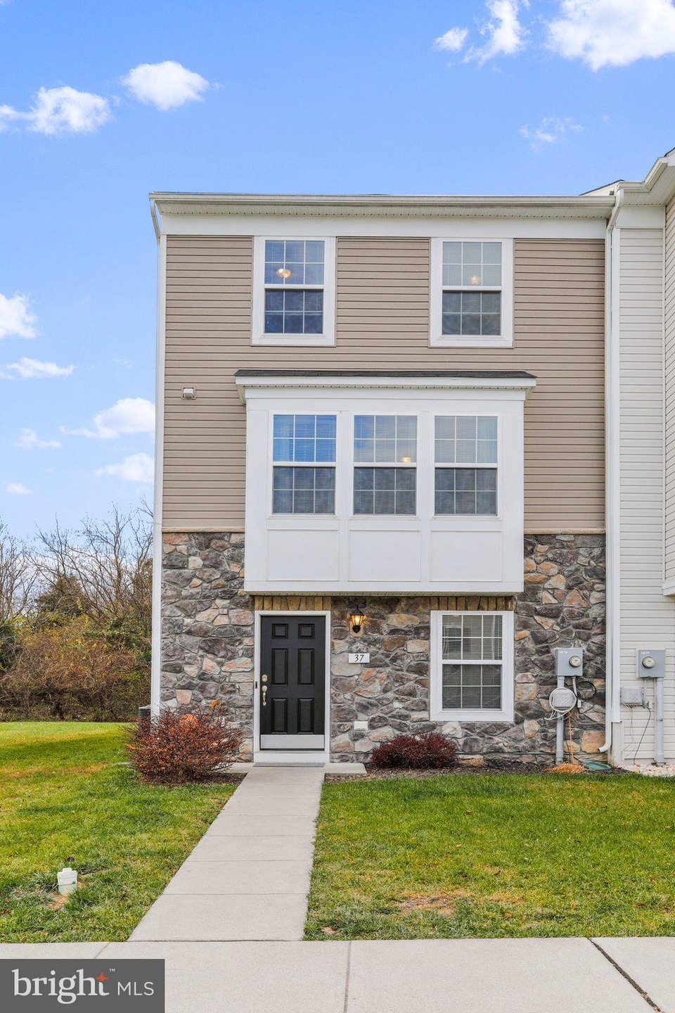 37 Private Ct, Bunker Hill, WV 25413 - photo 1