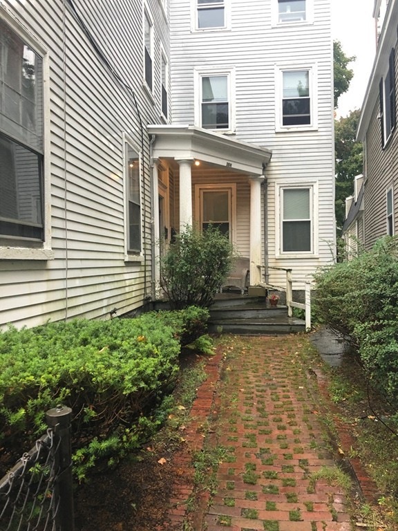 364 Essex St unit 2, Salem, MA 01970 - photo 1