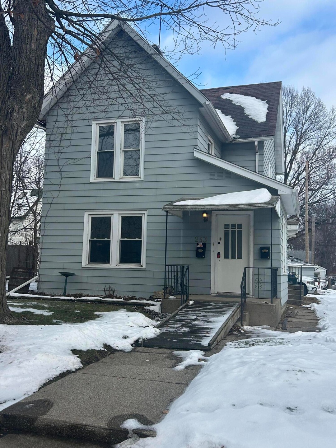 253 S Greenwich St unit 1, Valparaiso, IN 46383 - photo 1