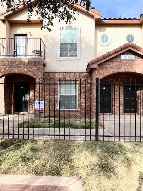 2106 Main St unit 7, Lubbock, TX 79401 - photo 1
